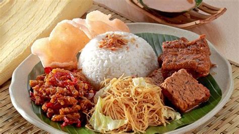 Nasi Uduk Mas Gun: Santap Lezat di Hati Cilacap